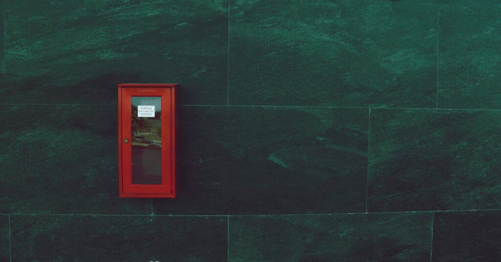 保育園でトランポリンを安全に設置するためのマットとスペースの確保