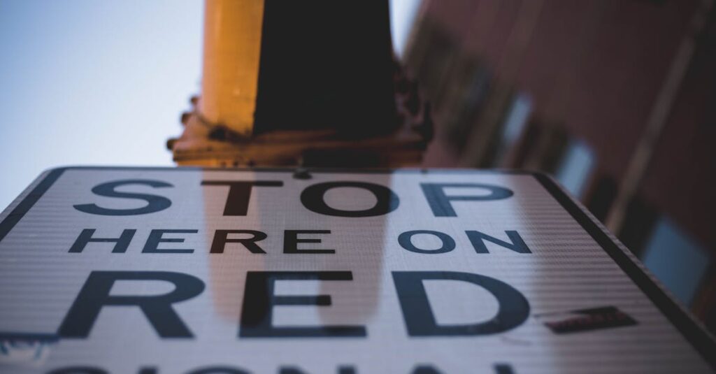 トランポリンパークでの持ち込み禁止や安全ルールを守るイメージ