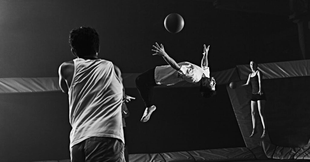 子ども向け室内トランポリンを選ぶ際のポイントを解説するイメージ