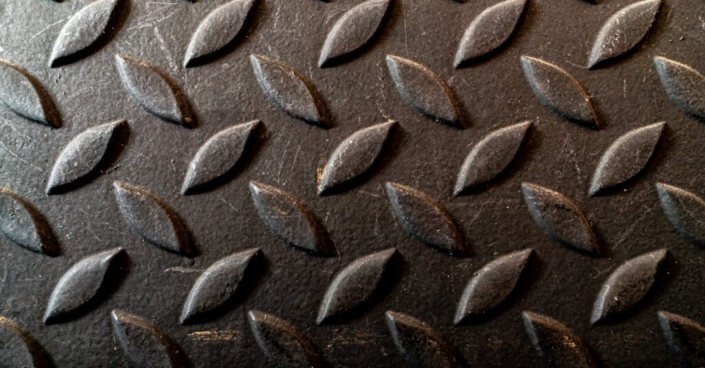 保育園用トランポリンの耐久性や素材のチェックを示すイメージ