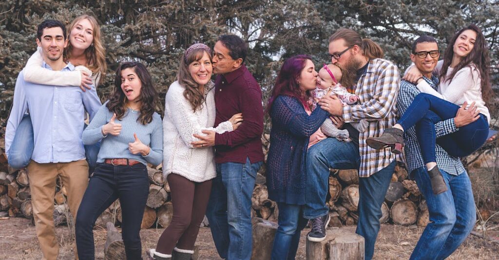 親子で安全に手すり付きトランポリンを楽しむイメージ