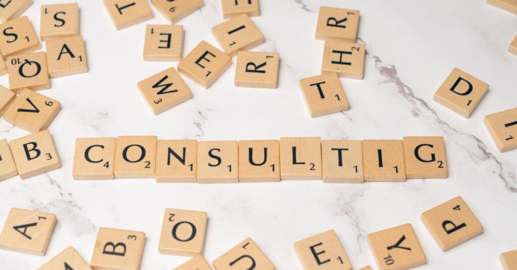 専門家がトランポリンの効果について説明している場面を示す16:9の画像