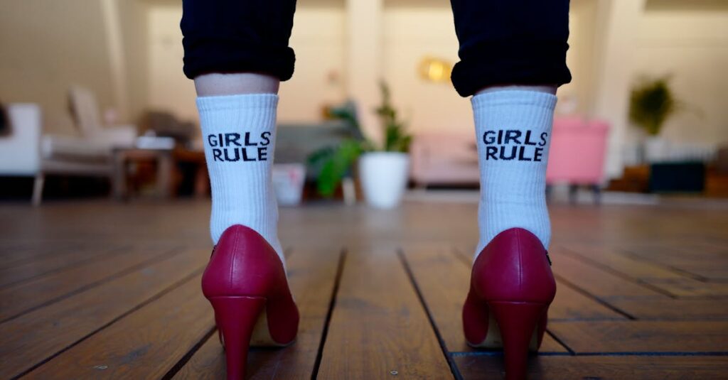 保育園でトランポリンの使用ルールを掲示して安全管理を徹底する様子