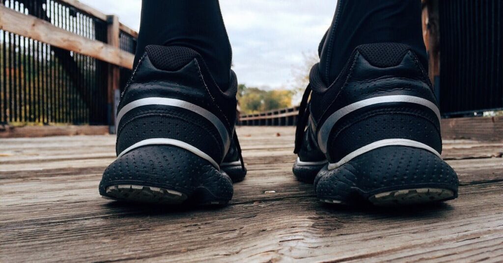 トランポリンダイエットを始めたばかりの初心者が短時間で無理なく運動している様子の画像。