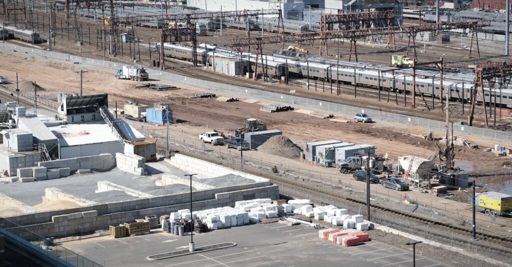 トランポリンダイエットの進捗を記録して成果を可視化する女性。モチベーション維持に効果的。