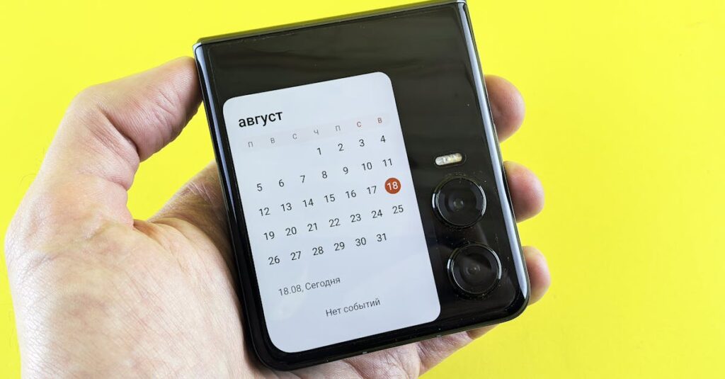 折りたたみ式で収納しやすいトランポリンを使用している様子。部屋の狭い空間にも適したモデルを紹介する画像。