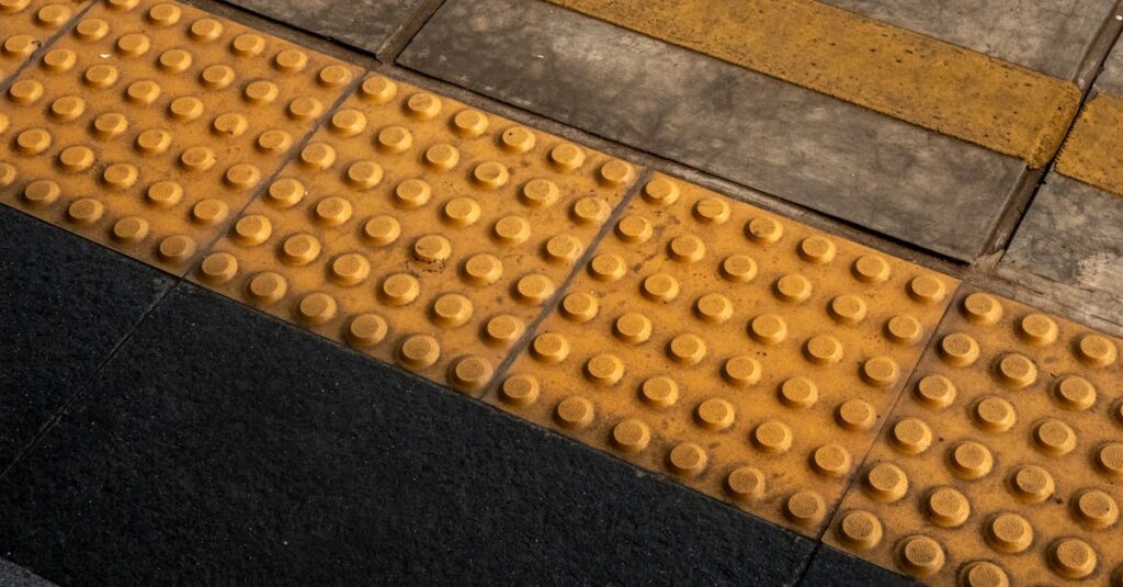 子どもの年齢やサイズに合わせて安全に室内トランポリンを選ぶチェックリスト