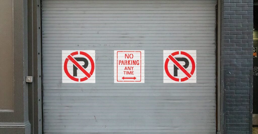 トランポリンパークでの持ち込み禁止や安全ルールを守るイメージ