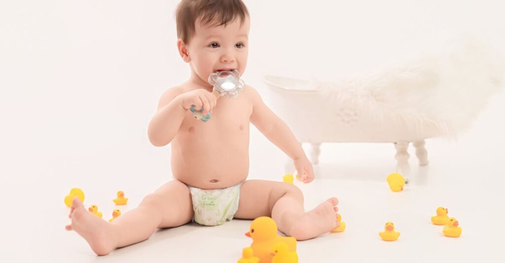 東京都内の保育園で手すり付きトランポリンを導入し、園児たちが安全に楽しんでいる様子