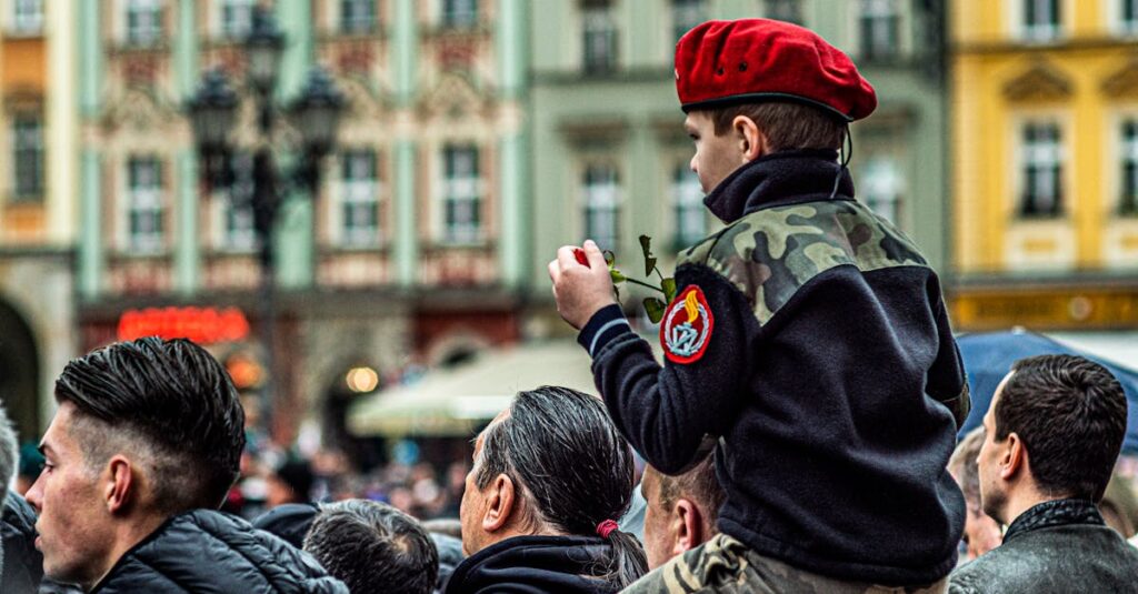 保育園の子どもたちが順番を守りながらトランポリンを使い、社会性を学んでいる様子