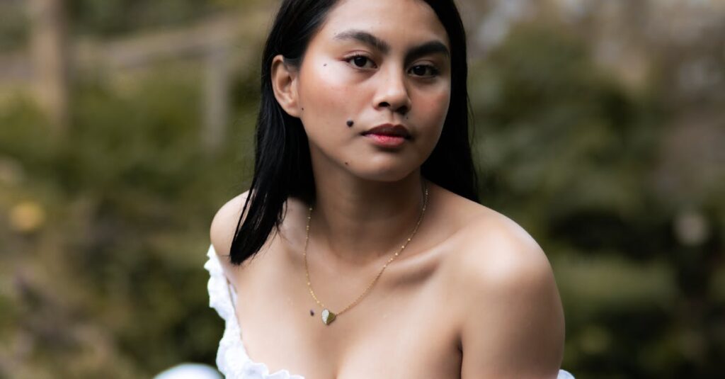 大人が自宅で楽しくトランポリン運動を習慣化している16:9画像