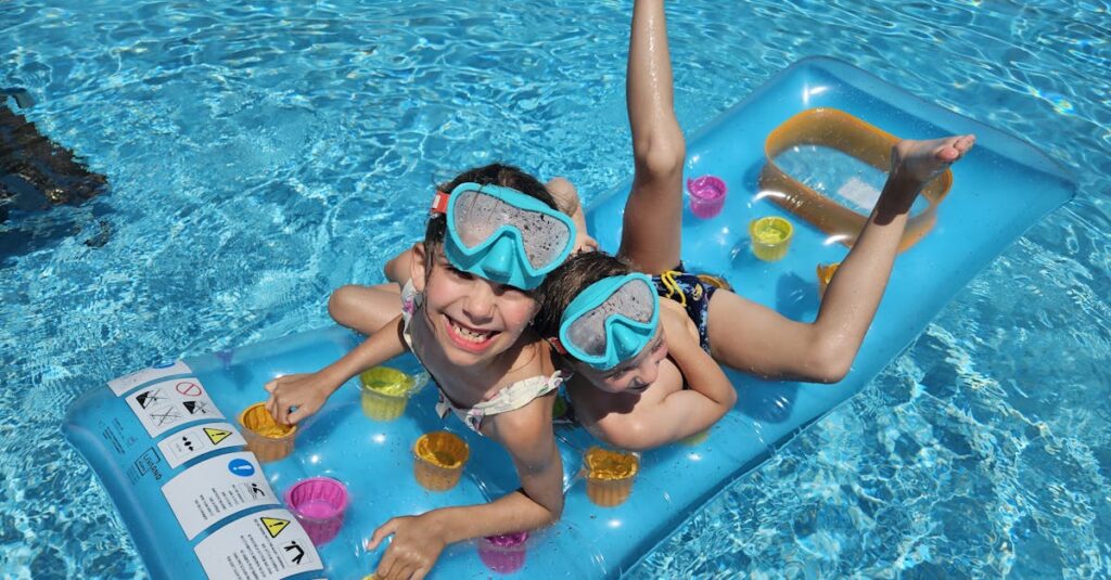 家族でトランポリンを安全に楽しむためのルールや設置方法、メンテナンスを示すイメージ