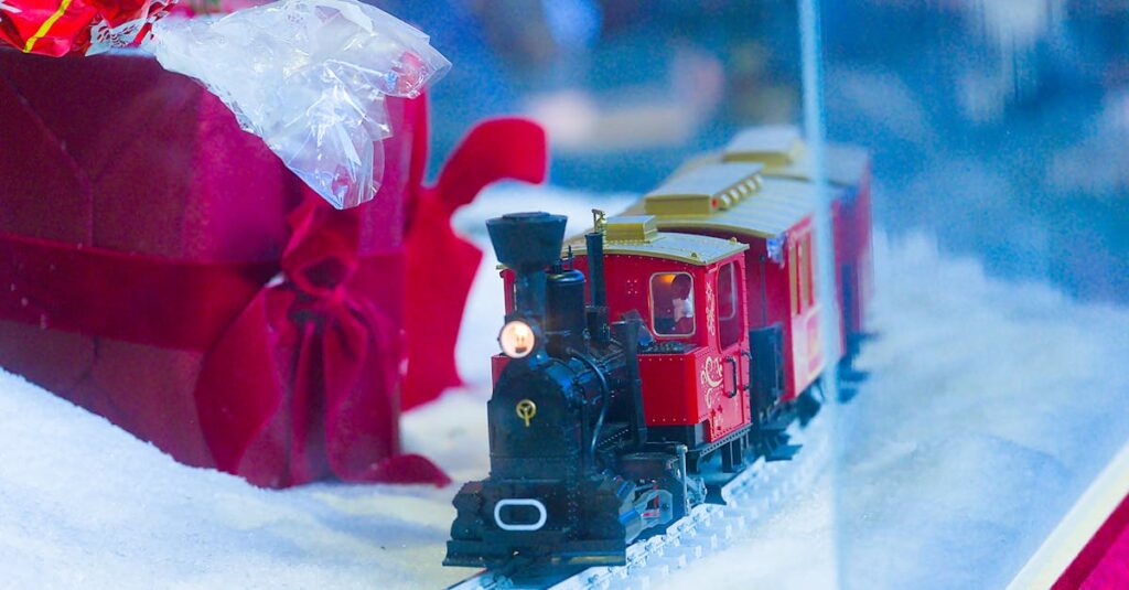 家族みんなで使える大型のトランポリン。親子で一緒に運動を楽しんでいるシーンを描いた画像。