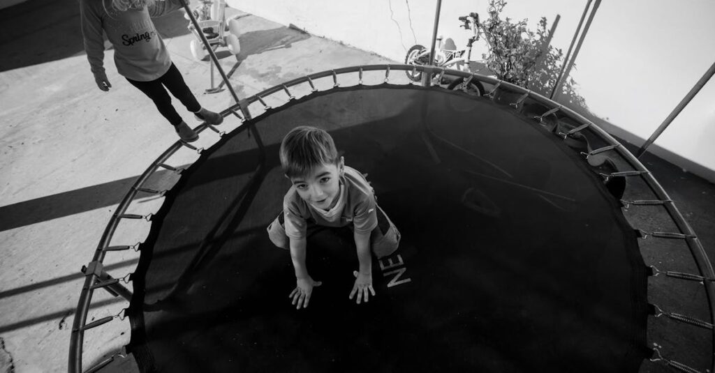 保育園の幼児が安心して遊べる安全設計の静音トランポリン