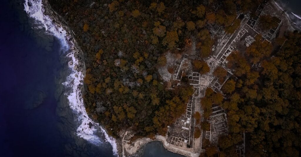 安全ネットとカバーが装備された子ども用トランポリン。室内設置向きで安心設計。