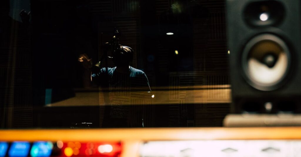 トランポリンを部屋の中央や壁際に置いた場合の音の反射と響き方を比較する図