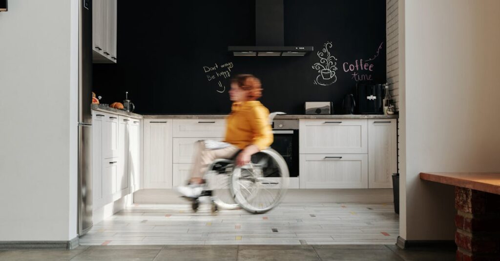 大人がトランポリンを日常生活に取り入れて朝・昼・夜に使っている様子を描いたイメージ画像