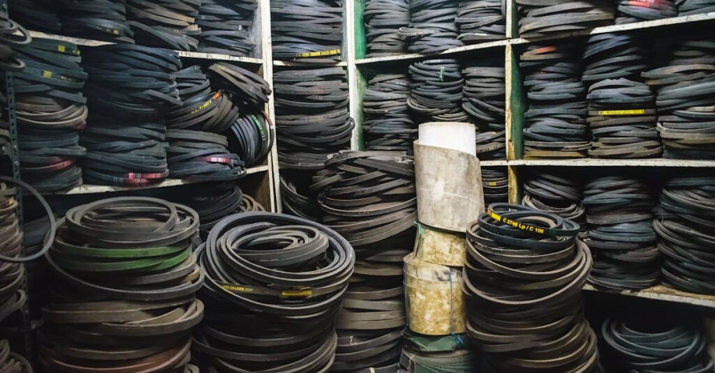 大型トランポリンのメンテナンスと保管方法。使用後の掃除やバネ点検、雨天時のカバーで長持ち