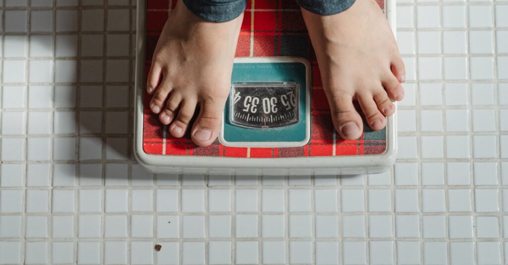 トランポリンダイエットを1ヶ月続けたことで体と気持ちに起こった変化を週ごとに記録した画像。