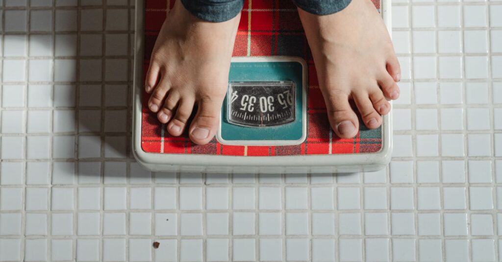 トランポリンを使ったダイエットの効果と継続のコツを紹介。自宅で楽しく跳ぶだけでカロリー消費ができるフィットネス法。