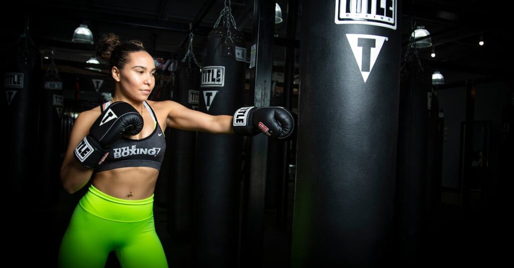 競技志向のトランポリンスクールで高度な技を練習する生徒の様子