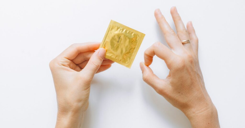 大人が安心して使える耐荷重100kgのトランポリンの使用風景。家族で使える大型モデルで、フレームが頑丈に設計されている様子。