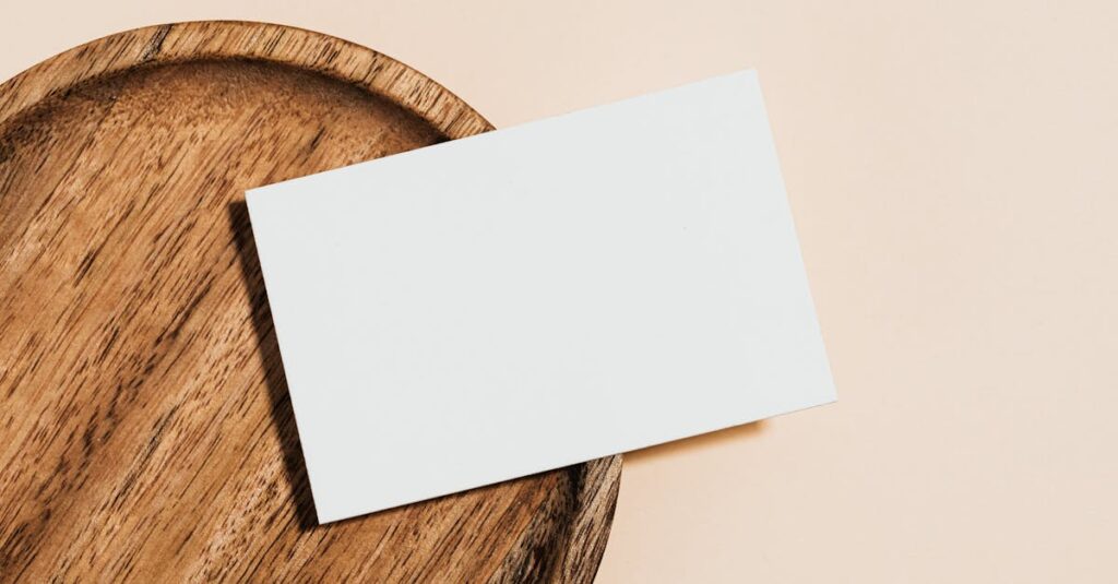 トランポリン用の毎日・週次・月次清掃チェックリストテンプレート。表形式で作業内容と担当欄が記載されている