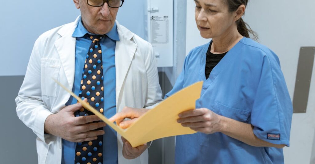 健康目的でトランポリンスクールに通う大人が楽しんでいる様子