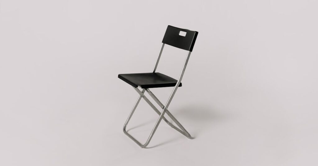 折りたたみ式で収納しやすいトランポリンを使用している様子。部屋の狭い空間にも適したモデルを紹介する画像。