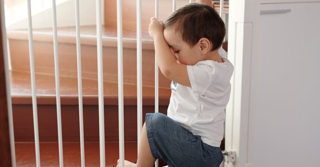 安全で清潔な環境の中、トランポリンを活用して体と心を育てる保育園の様子