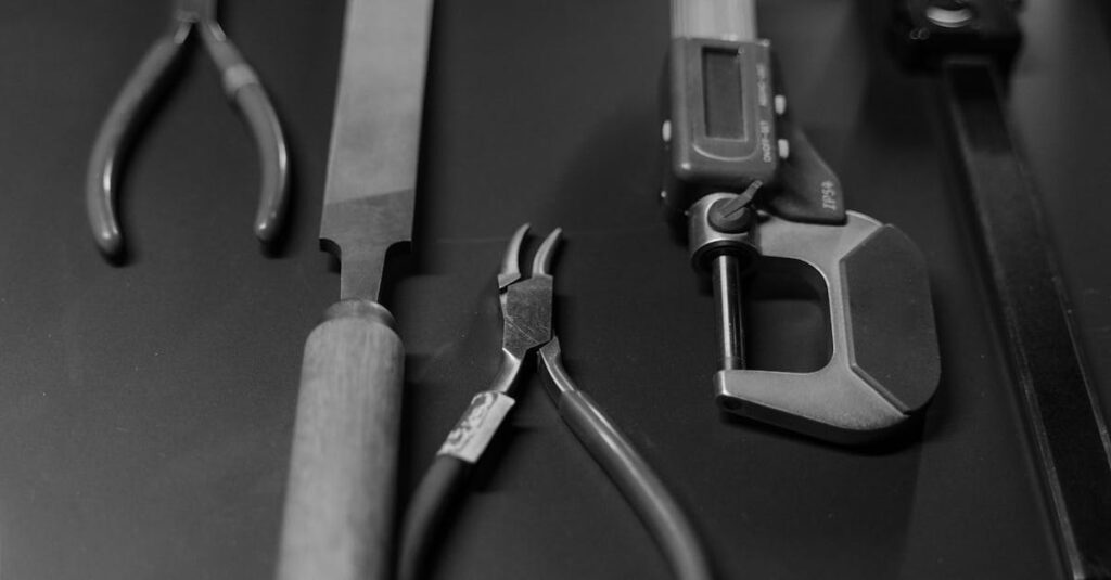 ワンルームや狭い部屋でも無理なくトランポリンを使える配置例や収納方法を示した画像。