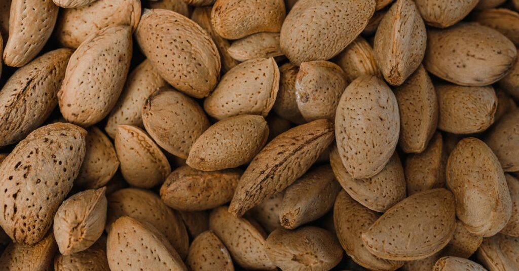 脂肪燃焼ゾーンにおける心拍数と年齢の関係を示す図