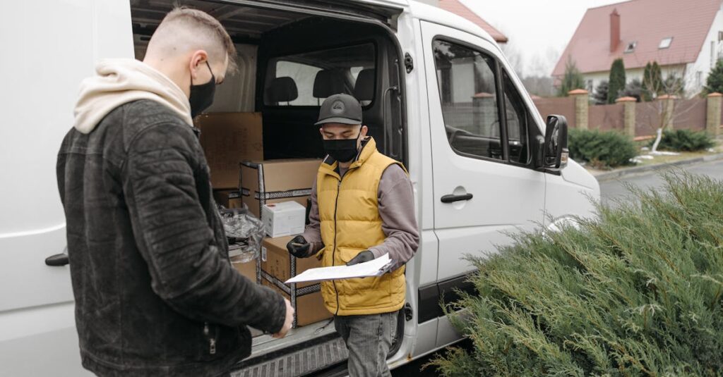 保育園でトランポリン使用時に安全チェックを行う保育士の様子