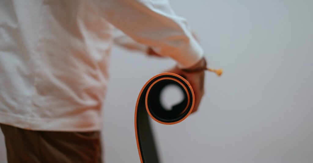 トランポリン用マットを選ぶ際の厚み・素材・設置メンテナンスなどの3つのポイントを解説する図