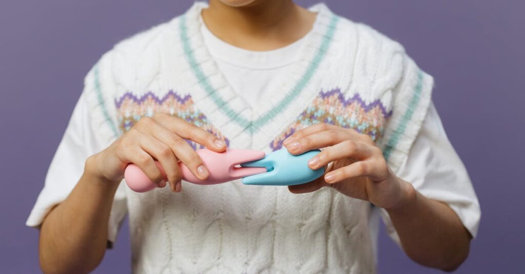 床の下地を平らにして滑り止めシートと防振フェルトを敷くことで共振を防ぐ設置方法を解説する画像