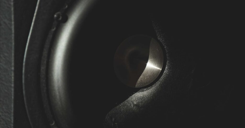 トランポリンの振動と衝撃音が床を通して響く様子を説明する図解