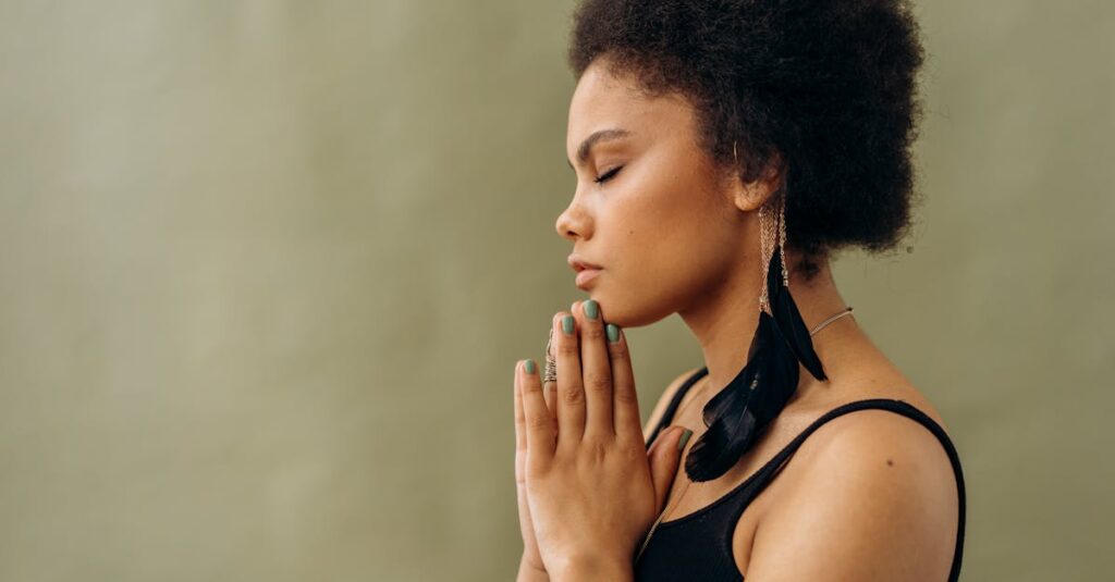 自宅で大人がトランポリン運動をしている様子、健康的で楽しそうなイメージ