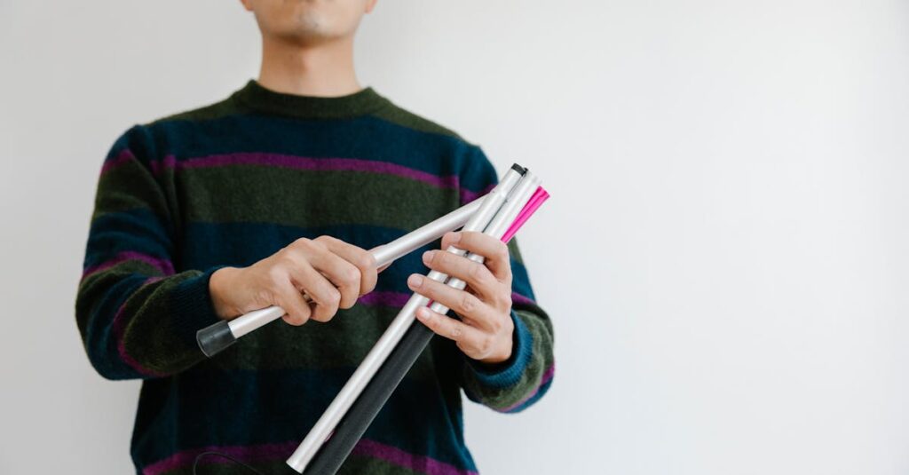 庭の広さに応じて最適なトランポリンサイズを選ぶ様子を図解したイラスト(16:9比率)