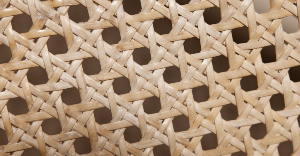 防音マットの厚みごとの防振効果を比較する図表。10mm以上で高い静音効果を発揮する様子を示す