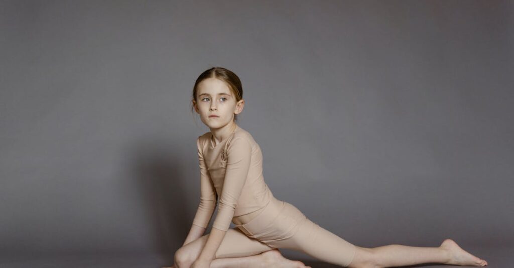 初心者でも安全に始められるトランポリンダイエットの様子。低めのジャンプでフォームに慣れる。