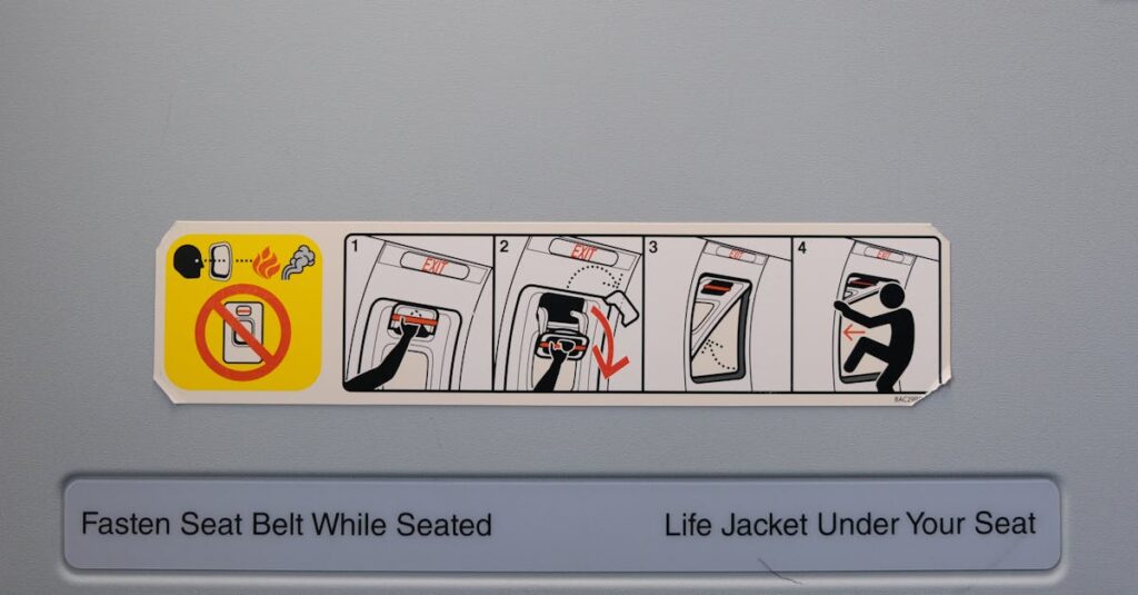 庭の広さに応じて最適なトランポリンサイズを選ぶ様子を図解したイラスト（16:9比率）