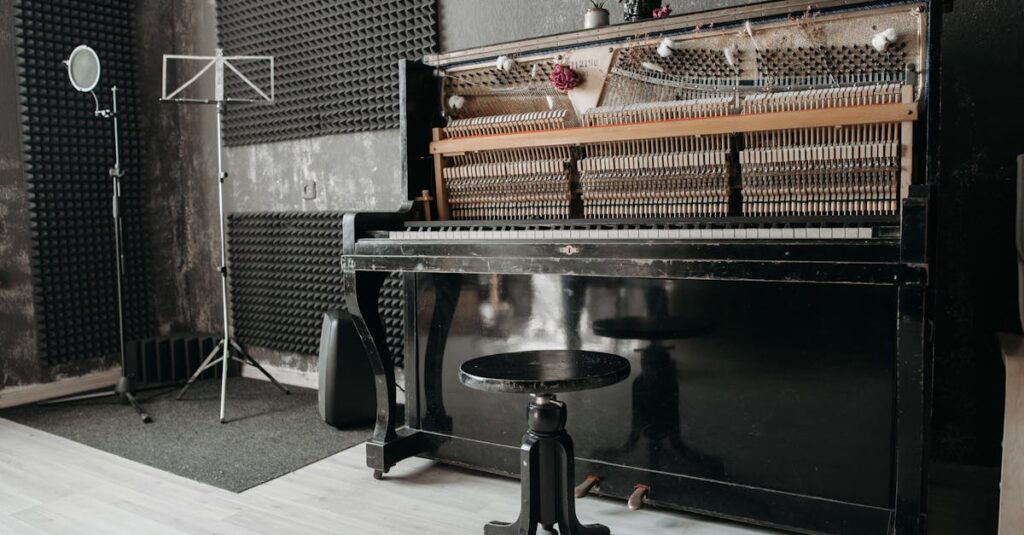 マンションの中央にトランポリンを設置し、防音マットとカーペットを重ねて低音を吸収している室内の様子