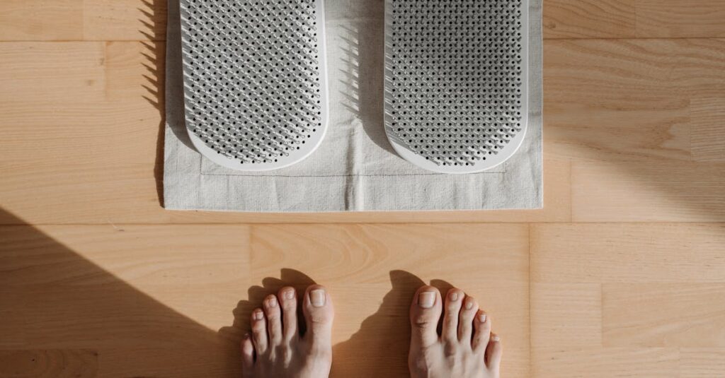 トランポリン用マットの防音・耐久・安全性向上の効果を視覚的に示すイメージ図