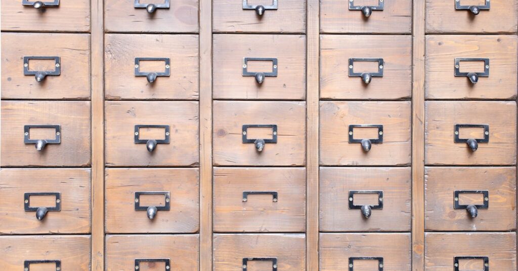 中価格帯で耐久性と安全性が高い手すり付きトランポリンのイメージ