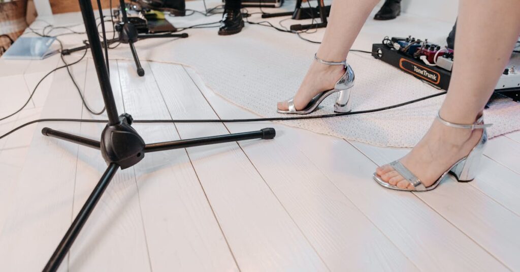 サンコー静床ライトの吸着タイプ防音マットをフローリングに敷いた写真。カーペット風の素材で子ども部屋にも適している様子