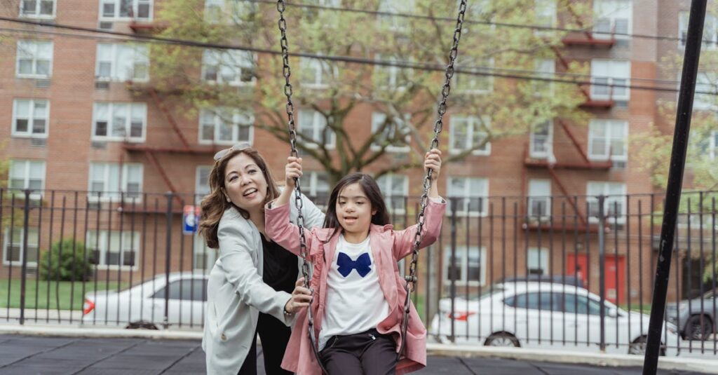 親子で安全に手すり付きトランポリンを楽しむイメージ