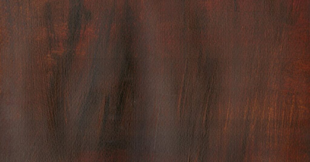 木目調の防音マットをリビングに設置し、家具や照明と調和させておしゃれに見せている室内