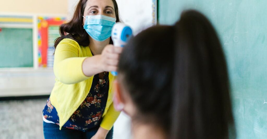 保育園でトランポリンを安全に使用するための職員配置例。監督者の位置と子どもたちの待機場所が示された図。