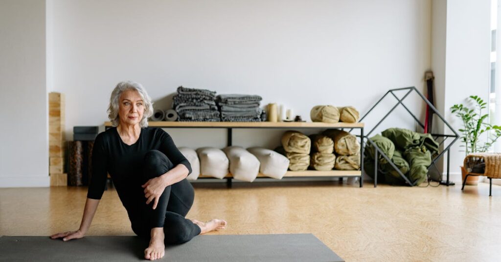 防音マット設置後のエイジング期間により床との密着が進み防音性能が安定化する仕組みを説明する図