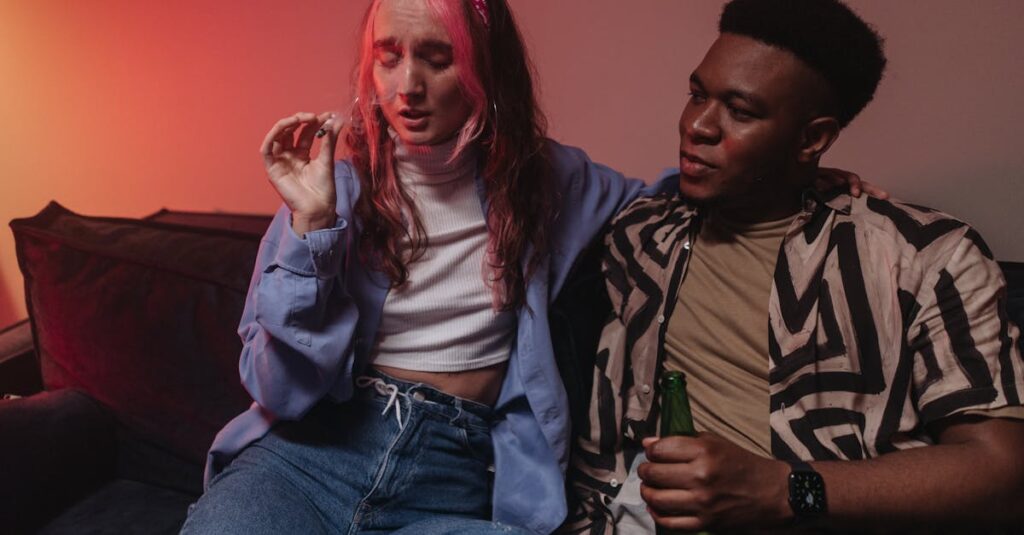 膝や腰に負担をかけずに安全に使えるトランポリンの使用シーン。ハンドル付きや軽いジャンプをしている様子。